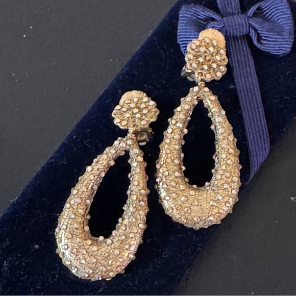 Vintage Gold Accent Clip-on Studded Earings - Picture 4 of 6